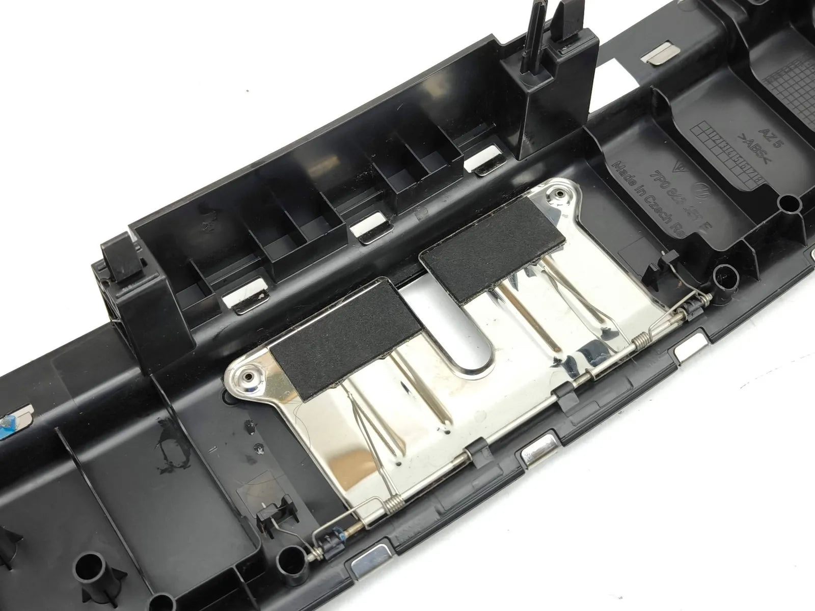 Capac închizător portbagaj cromat OEM Volkswagen Touareg 7P (2011-2018)