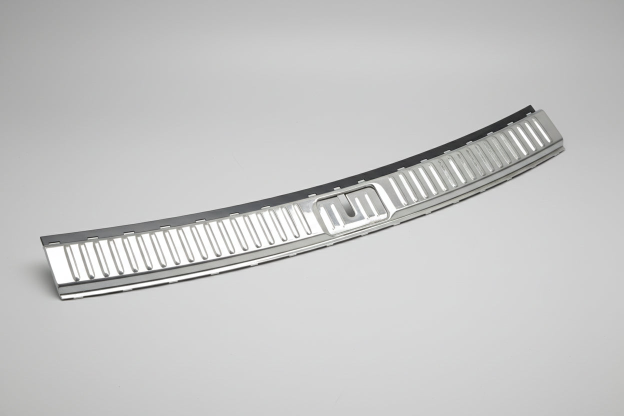 Capac închizător portbagaj cromat OEM Volkswagen Touareg 7P (2011-2018)