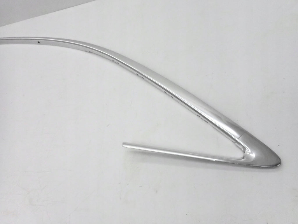 Ornament cromat pentru plafon (stânga) A8/S8 Quattro 4H (2010–2017)