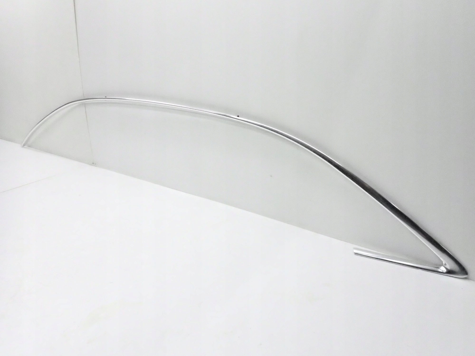 Ornament cromat pentru plafon (stânga) A8/S8 Quattro 4H (2010–2017)